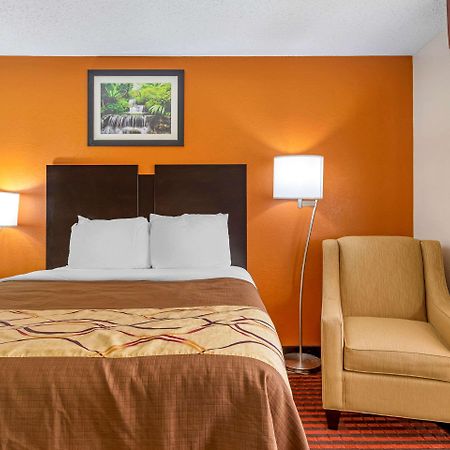 Coopersville Rodeway Inn מראה חיצוני תמונה