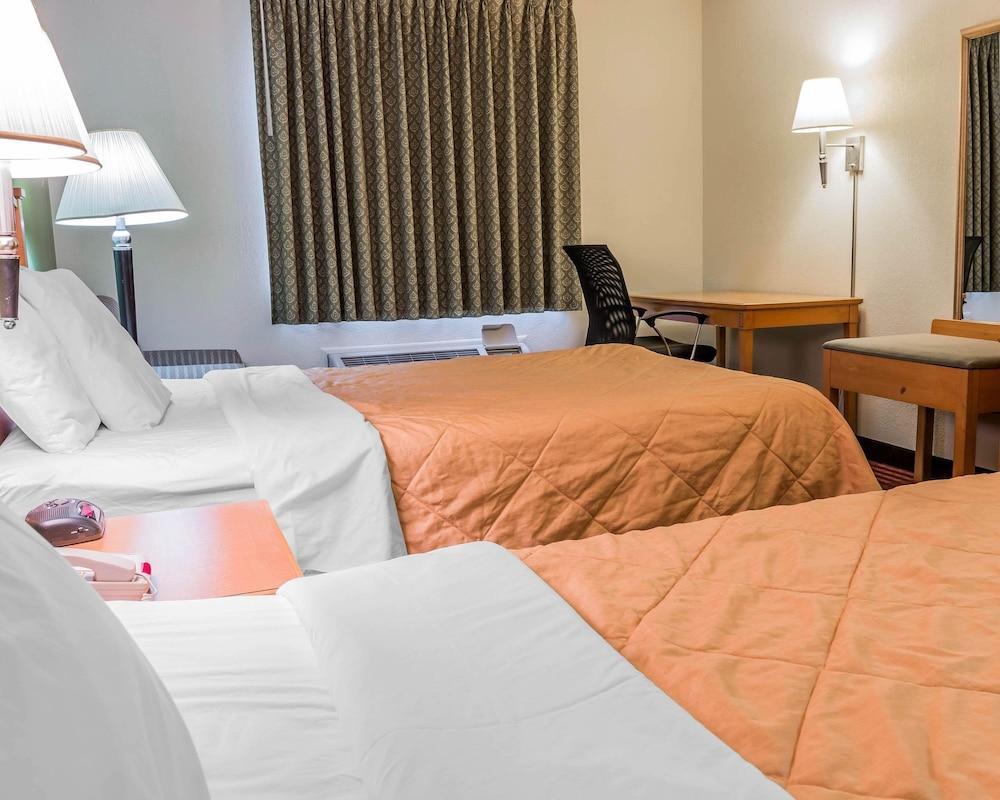 Coopersville Rodeway Inn מראה חיצוני תמונה