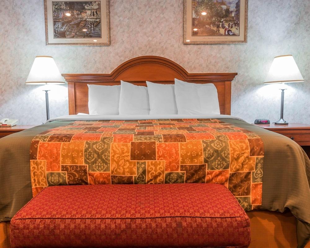 Coopersville Rodeway Inn מראה חיצוני תמונה