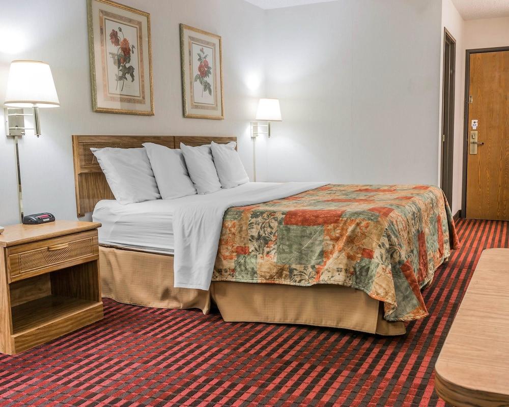 Coopersville Rodeway Inn מראה חיצוני תמונה