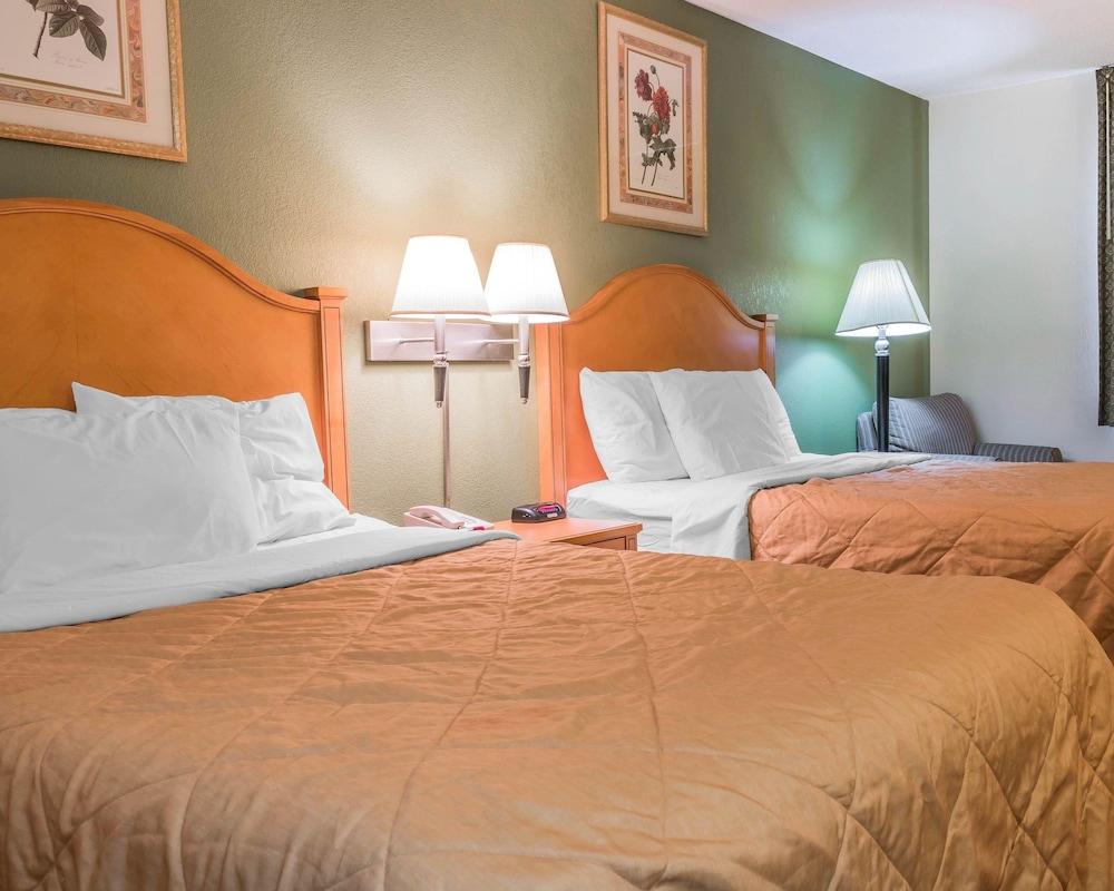 Coopersville Rodeway Inn מראה חיצוני תמונה