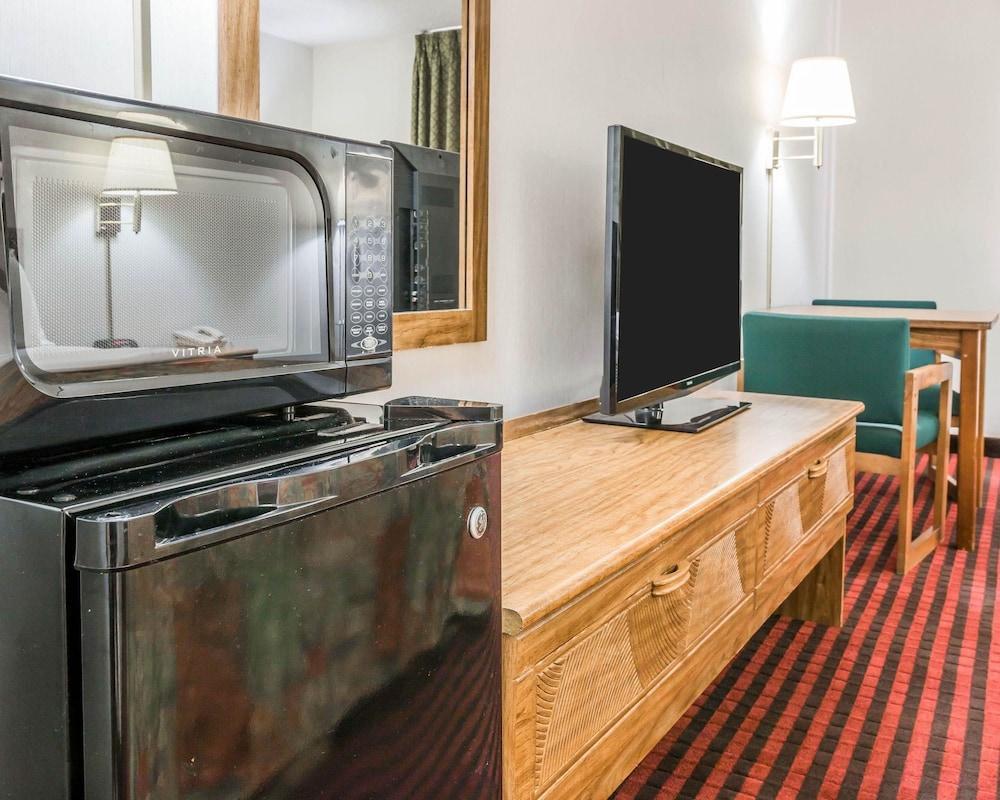 Coopersville Rodeway Inn מראה חיצוני תמונה