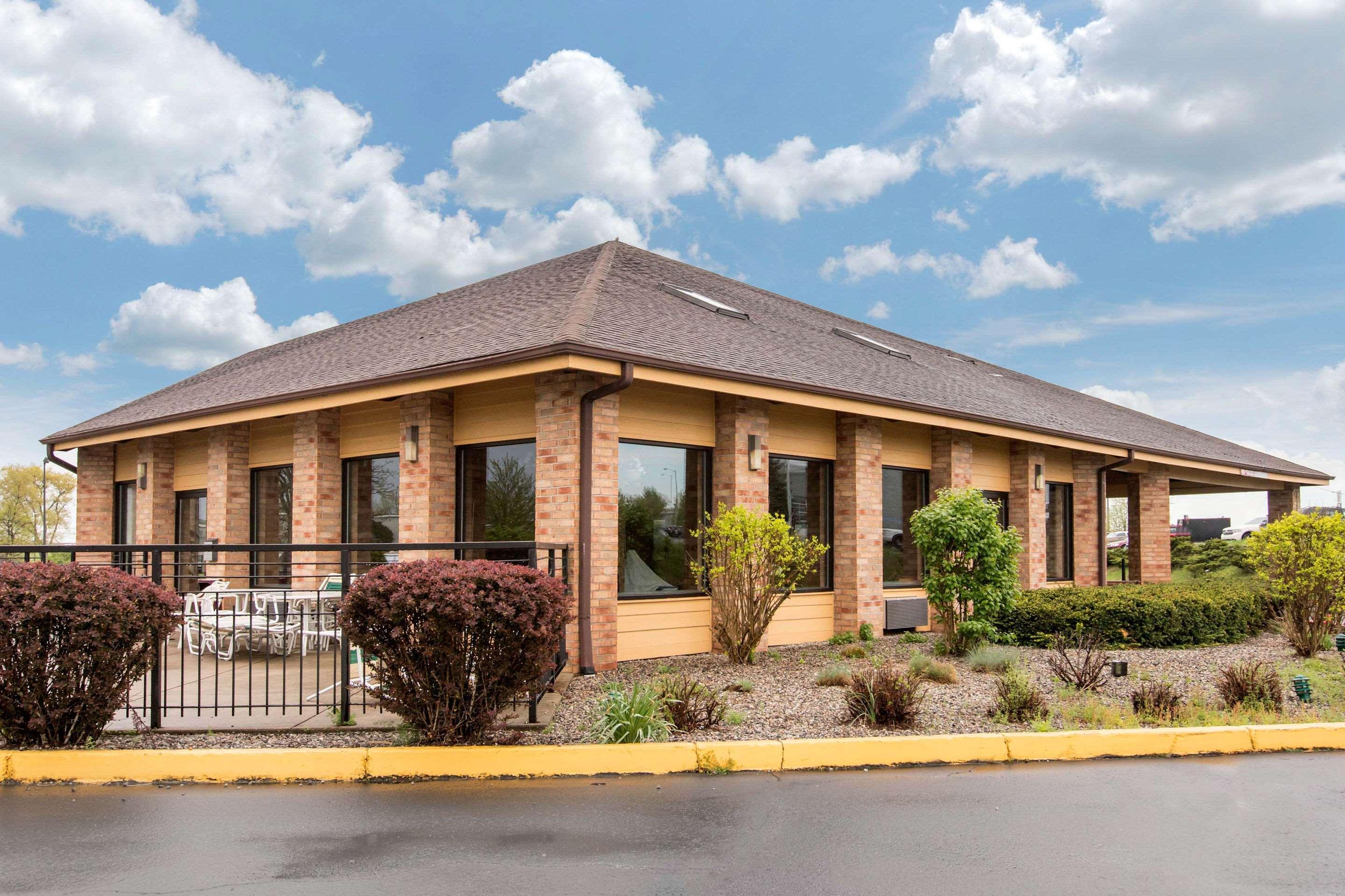 Coopersville Rodeway Inn מראה חיצוני תמונה