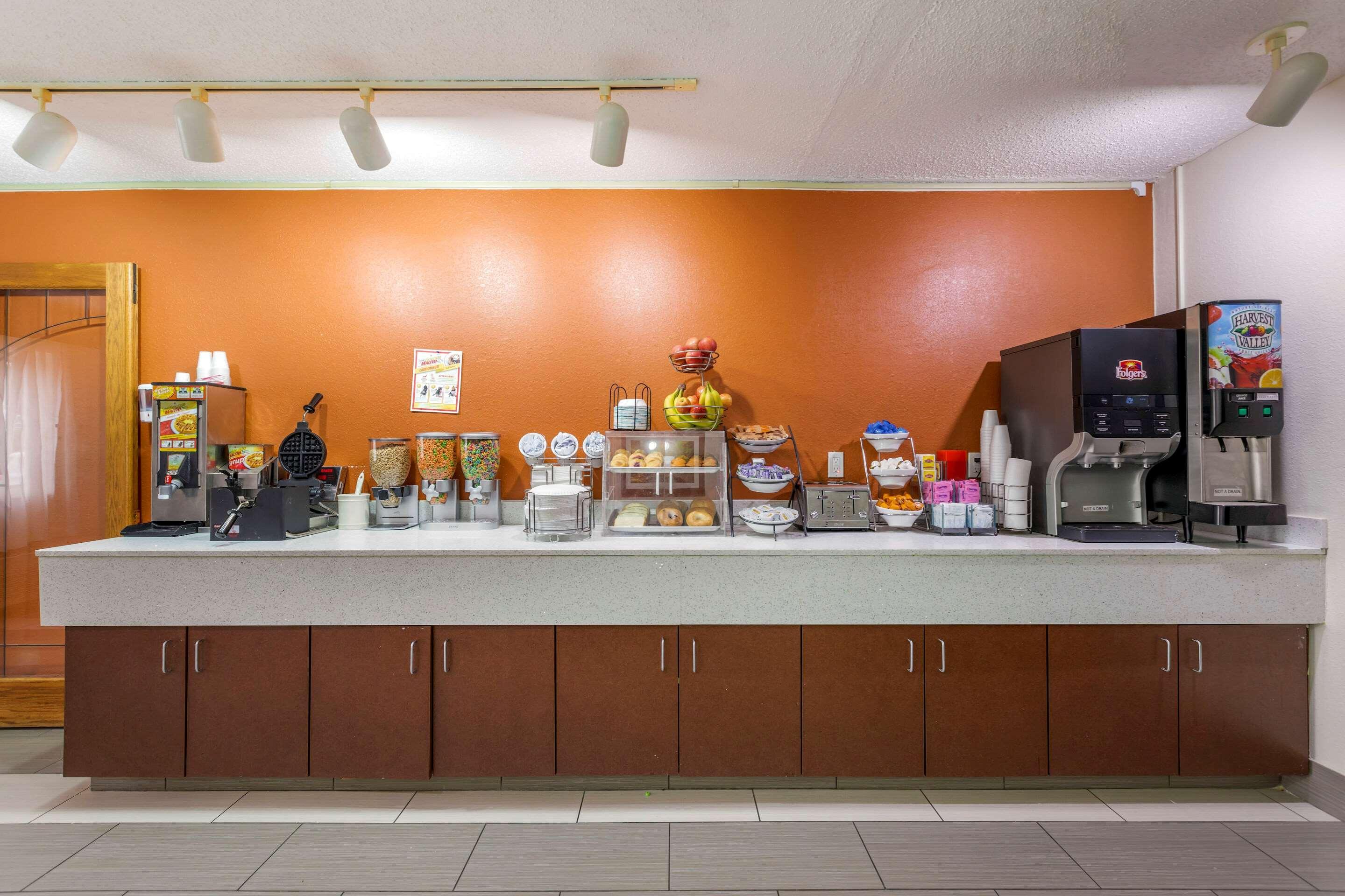 Coopersville Rodeway Inn מראה חיצוני תמונה