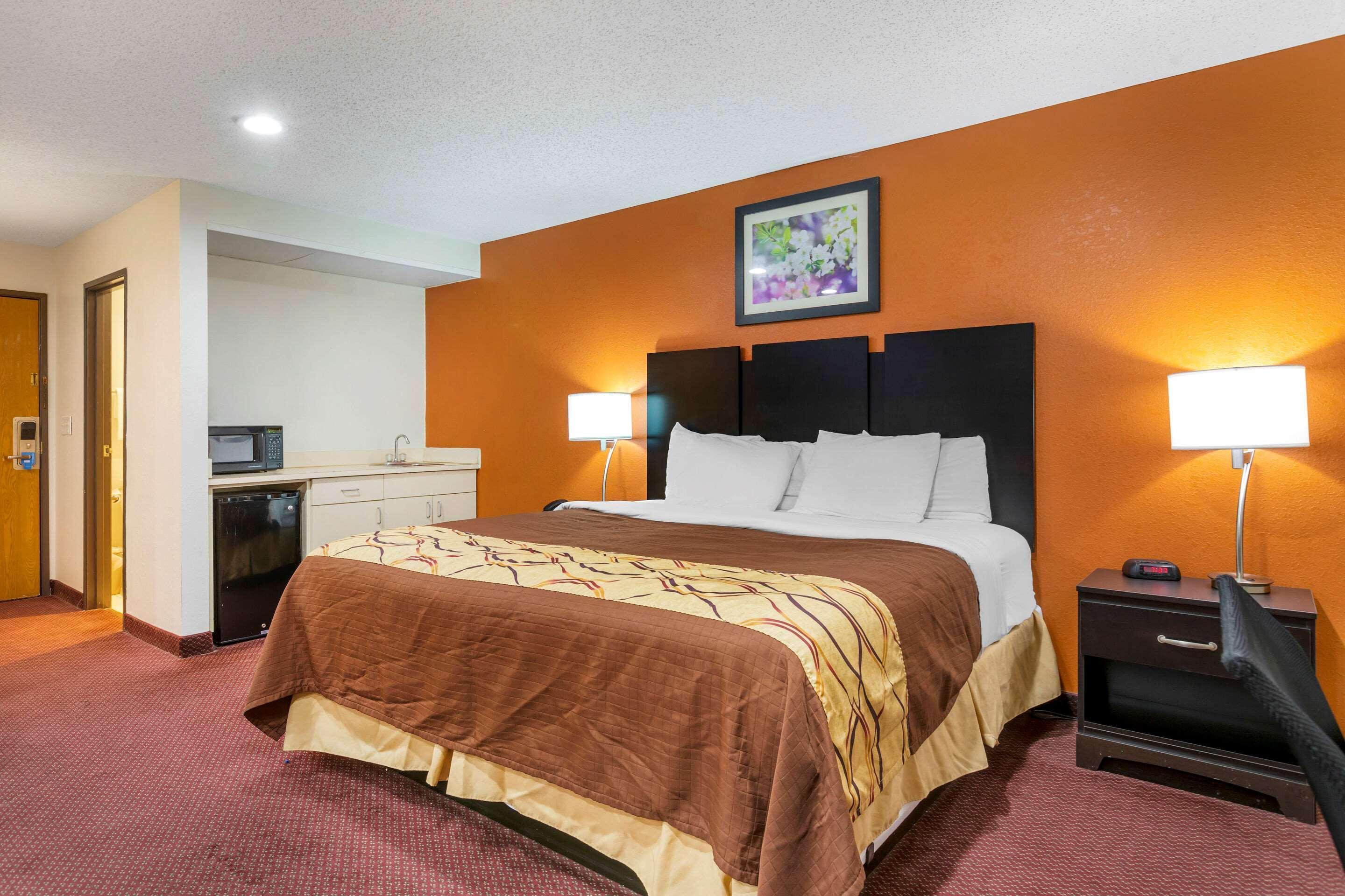 Coopersville Rodeway Inn מראה חיצוני תמונה