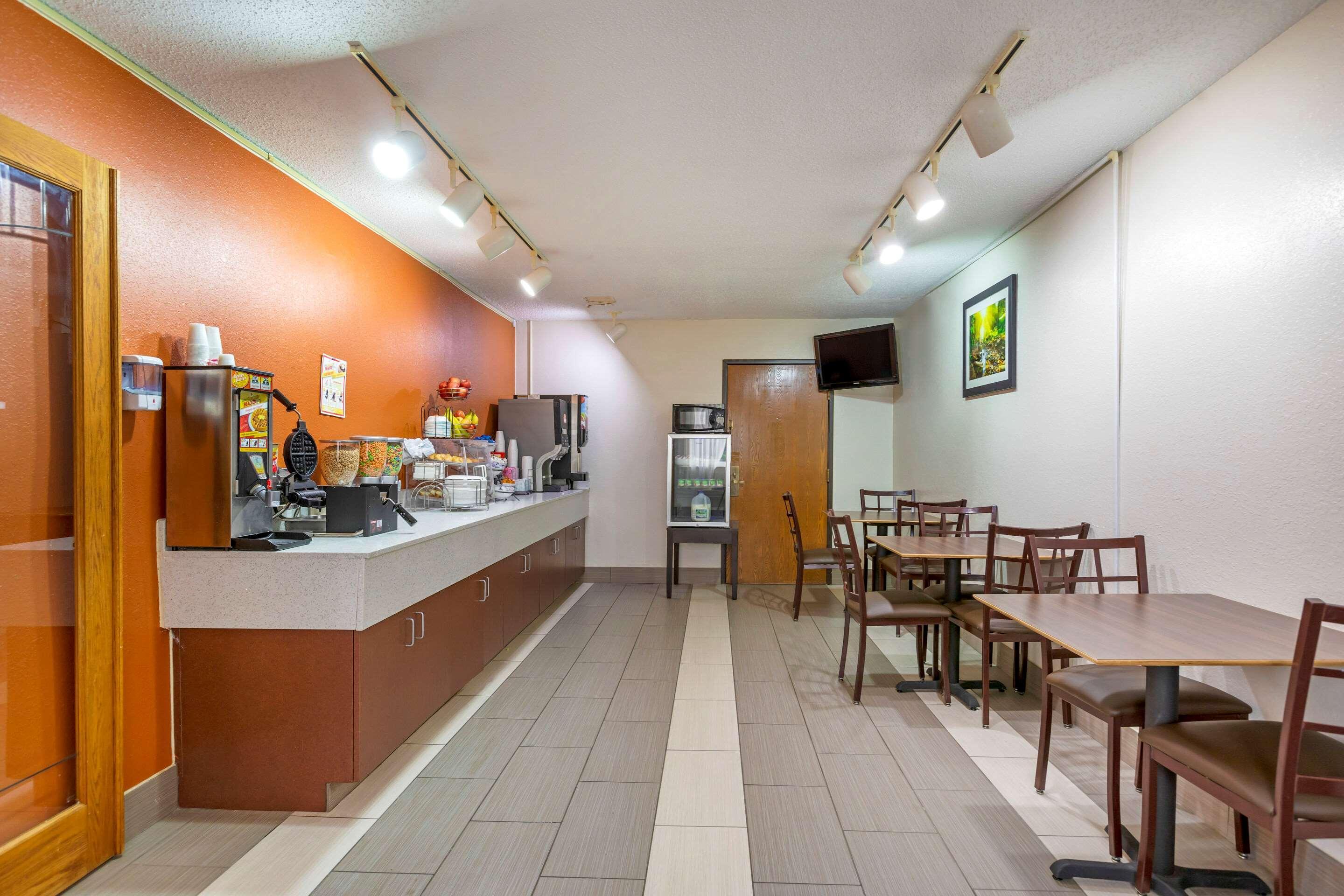 Coopersville Rodeway Inn מראה חיצוני תמונה