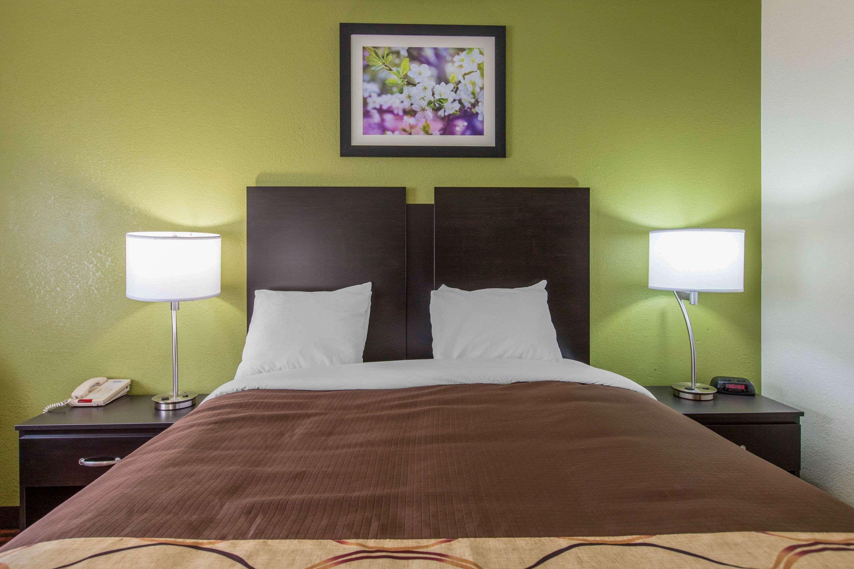 Coopersville Rodeway Inn מראה חיצוני תמונה