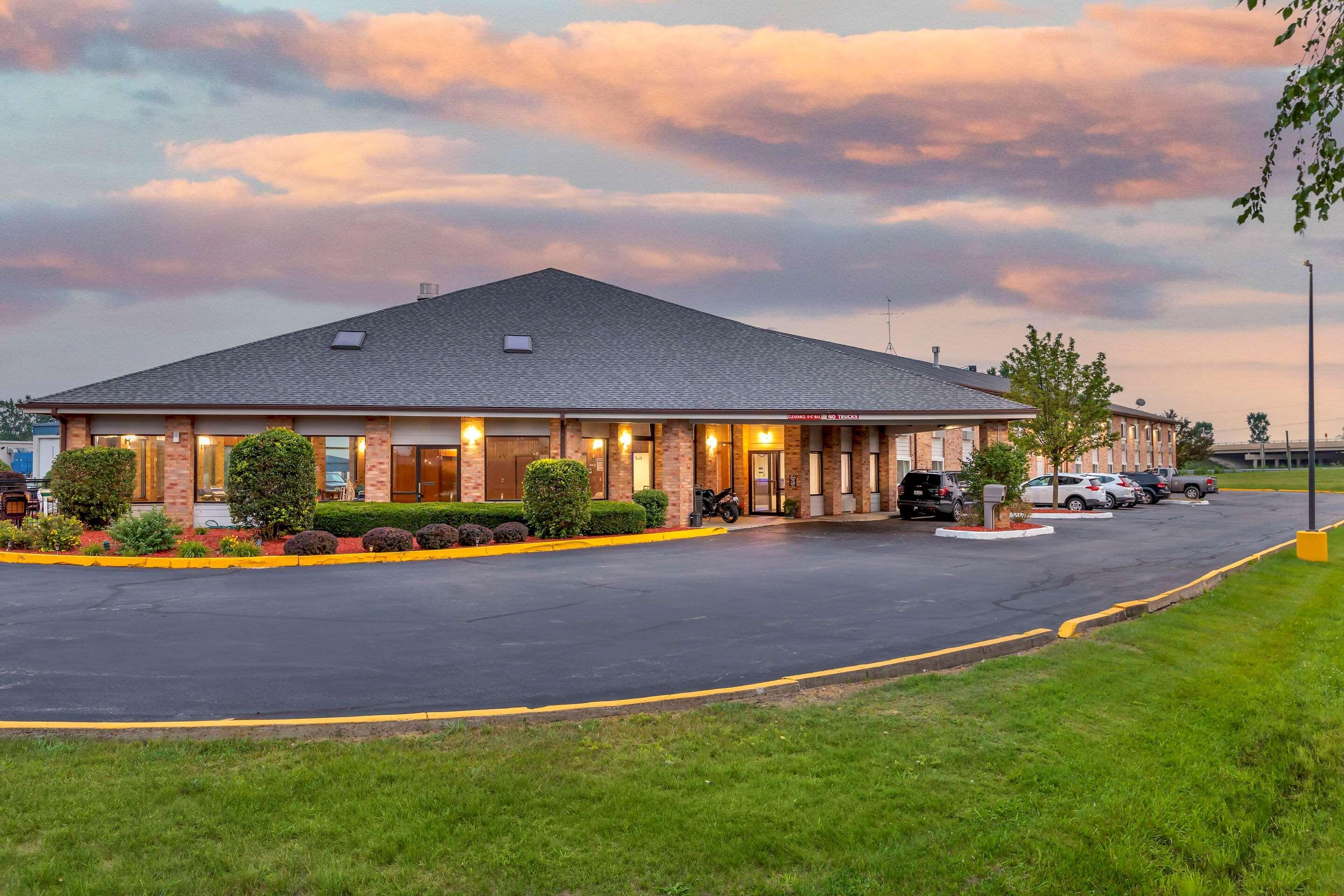 Coopersville Rodeway Inn מראה חיצוני תמונה