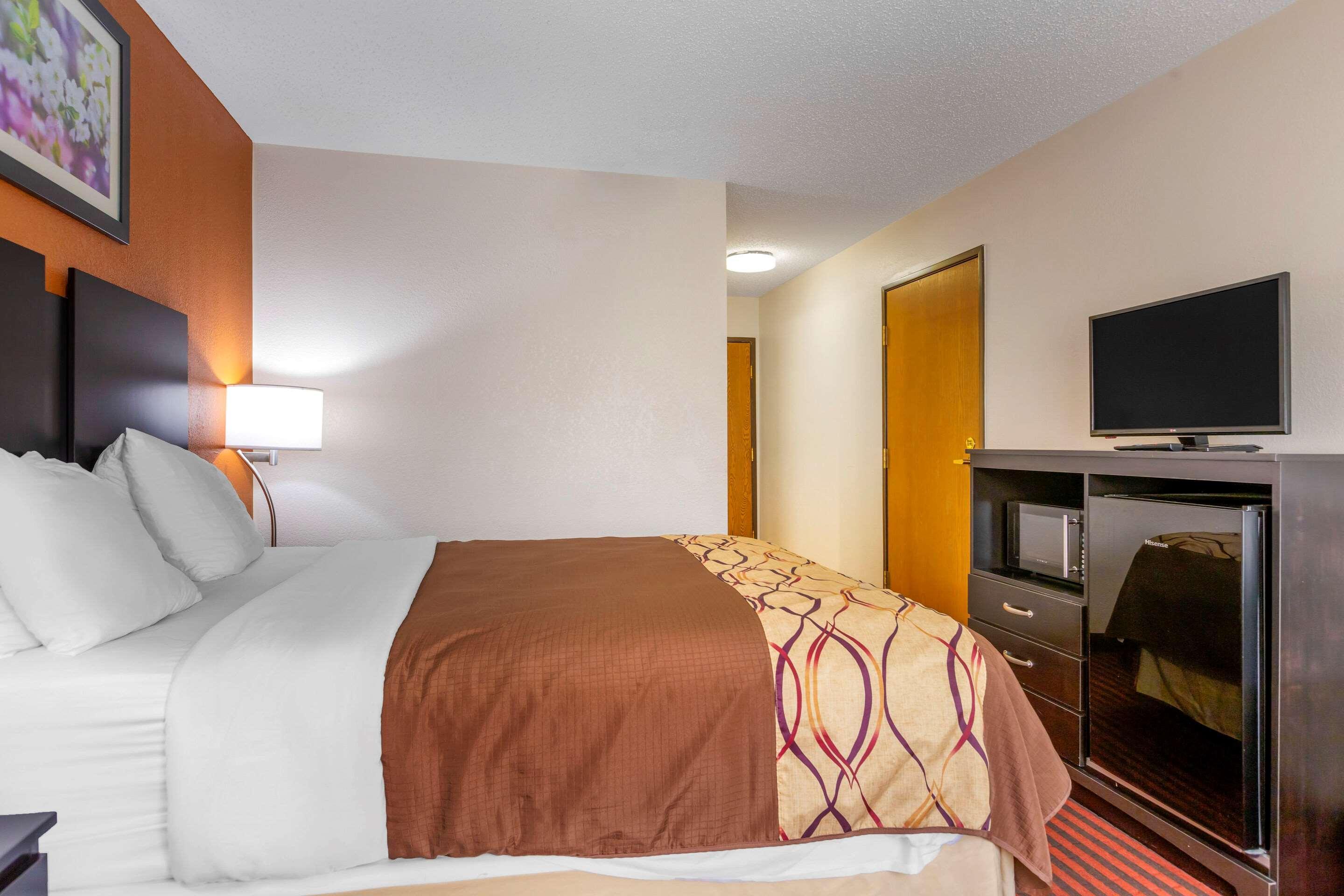 Coopersville Rodeway Inn מראה חיצוני תמונה