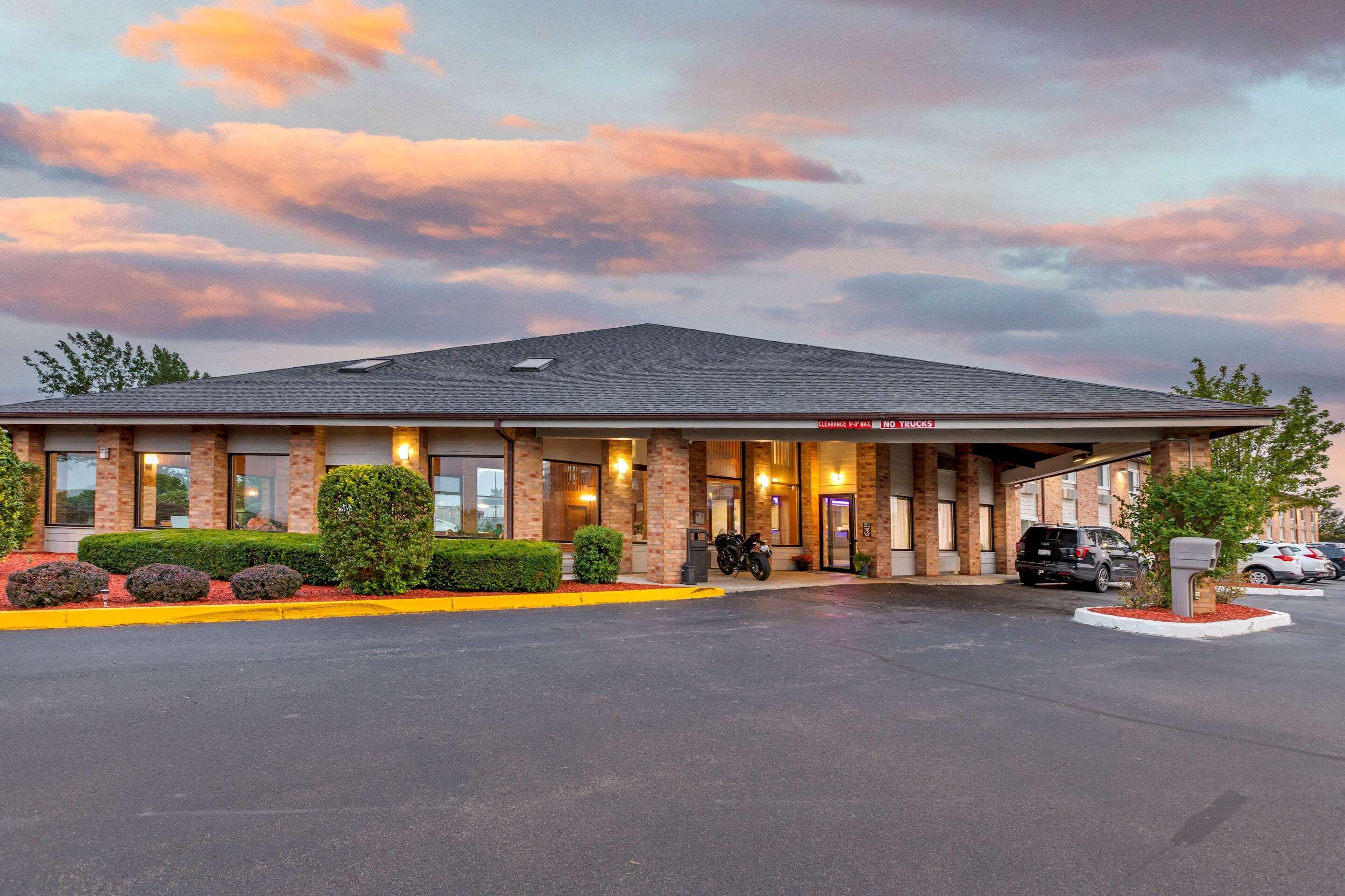 Coopersville Rodeway Inn מראה חיצוני תמונה