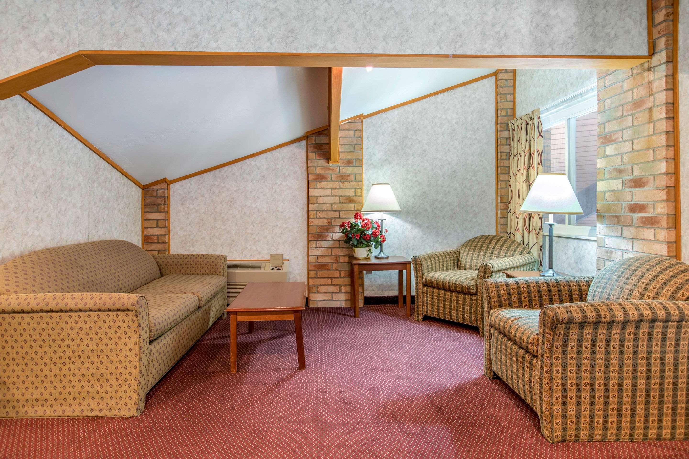 Coopersville Rodeway Inn מראה חיצוני תמונה
