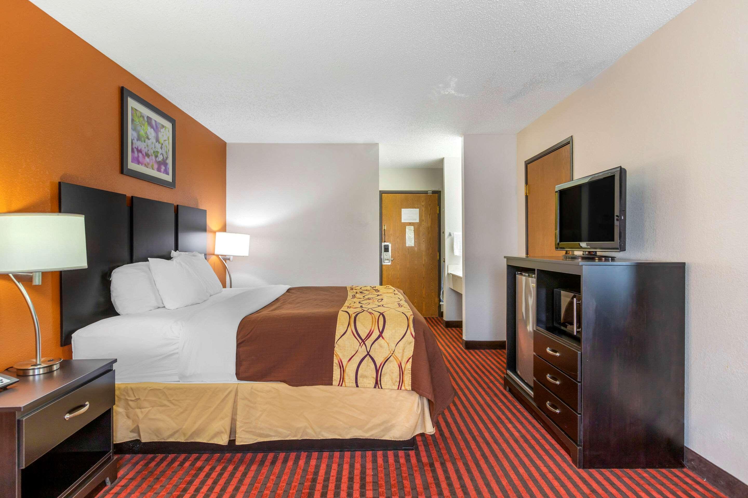Coopersville Rodeway Inn מראה חיצוני תמונה