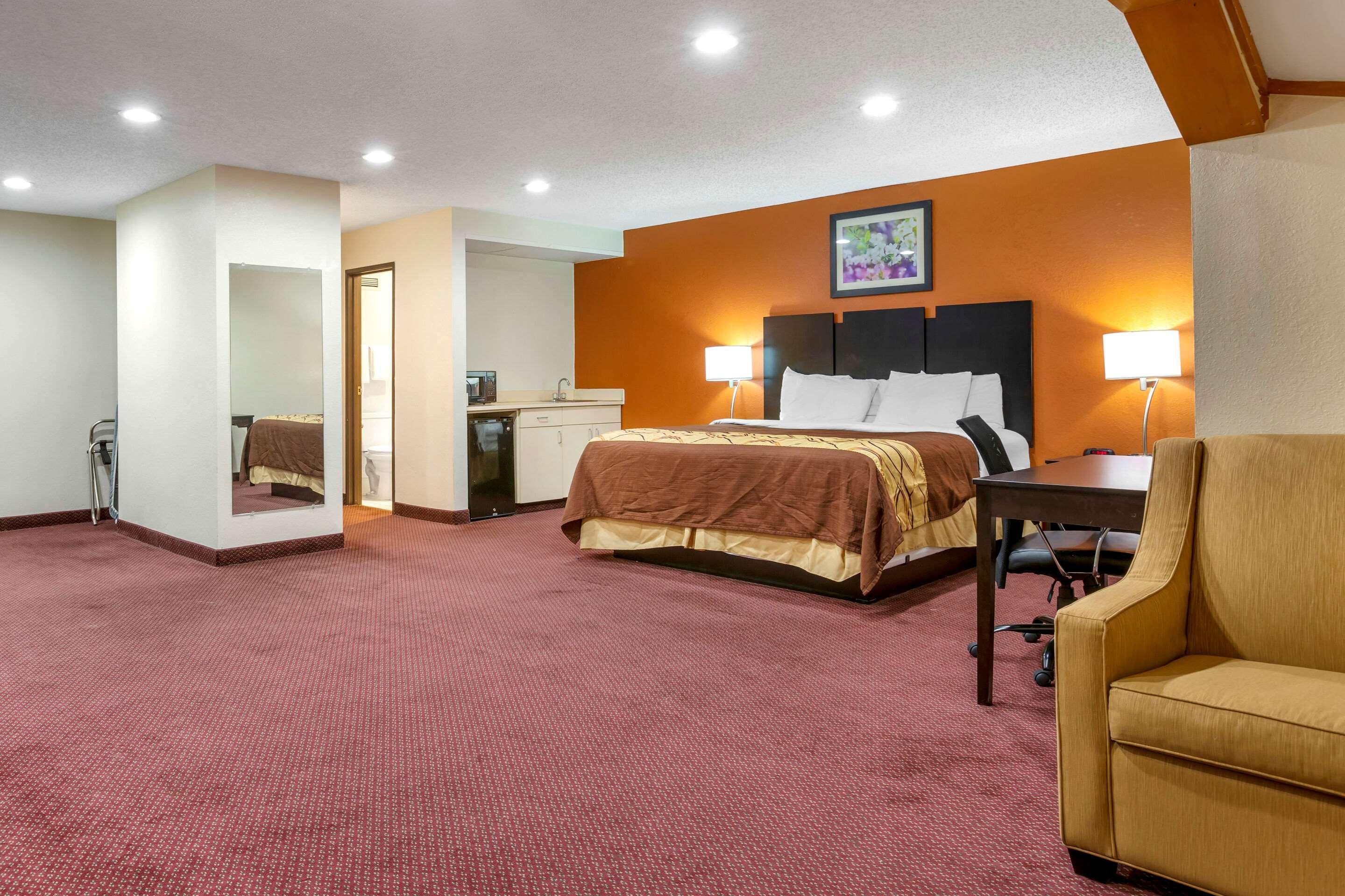 Coopersville Rodeway Inn מראה חיצוני תמונה