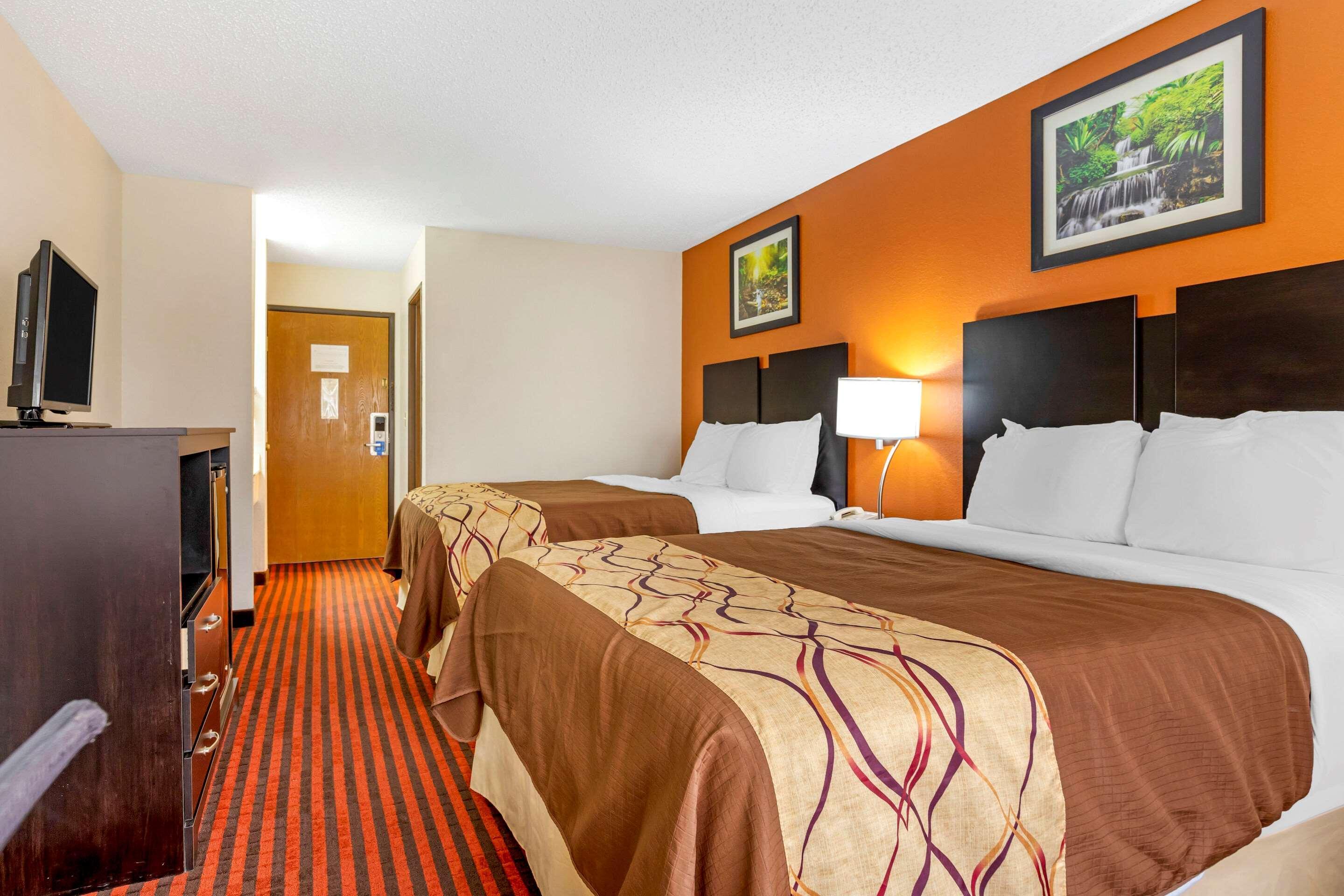 Coopersville Rodeway Inn מראה חיצוני תמונה