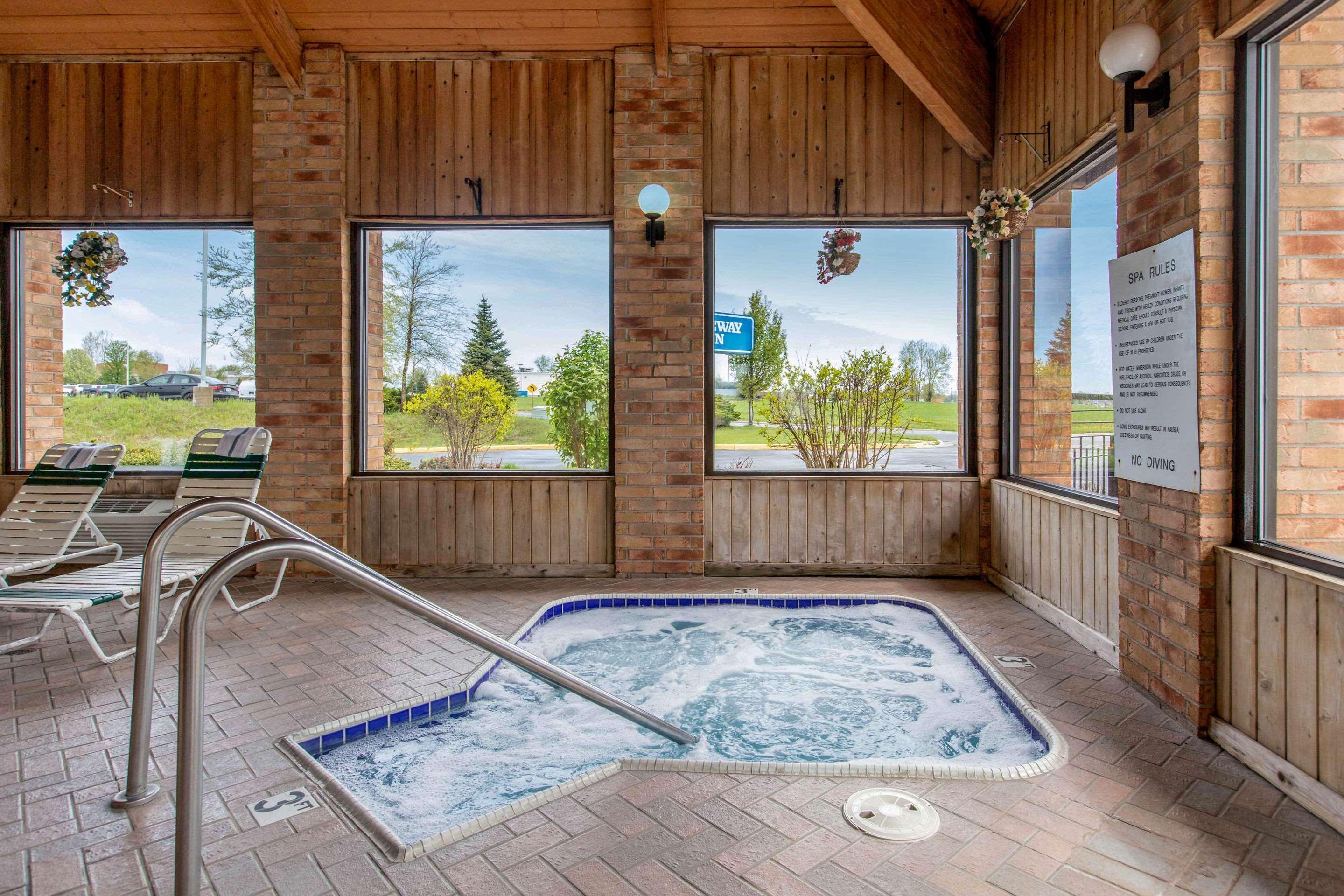 Coopersville Rodeway Inn מראה חיצוני תמונה