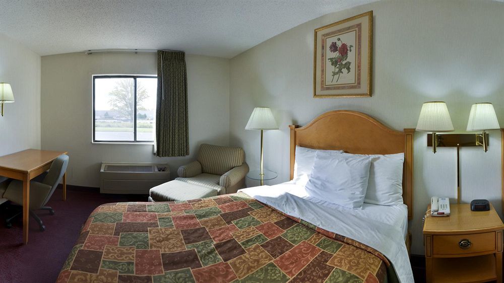 Coopersville Rodeway Inn מראה חיצוני תמונה